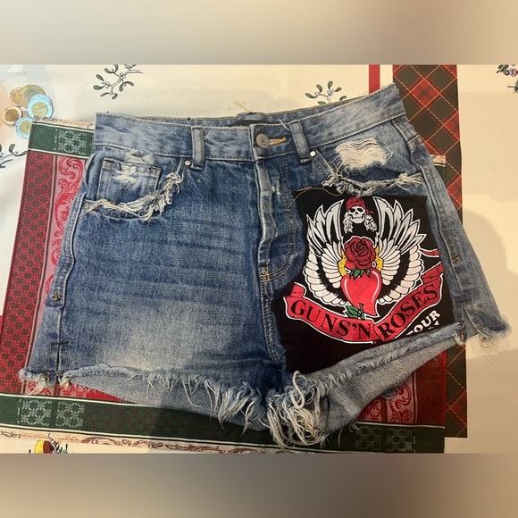 ZARA Guns 'N Roses Denim Shorts Size US 00/EU 32 USED - Picture 1 of 6